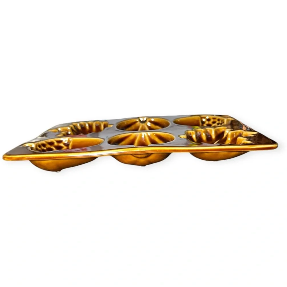Crate & Barrel Fall Harvest Acorn/Pumpkin/Leaves Baking Cakelet Muffin Pan